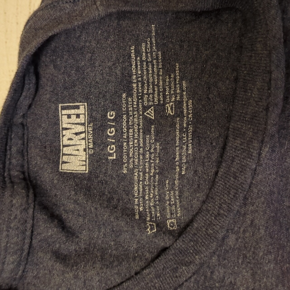 Marvel Captain America  Shield T-Shirt NWOT - Picture 3 of 3